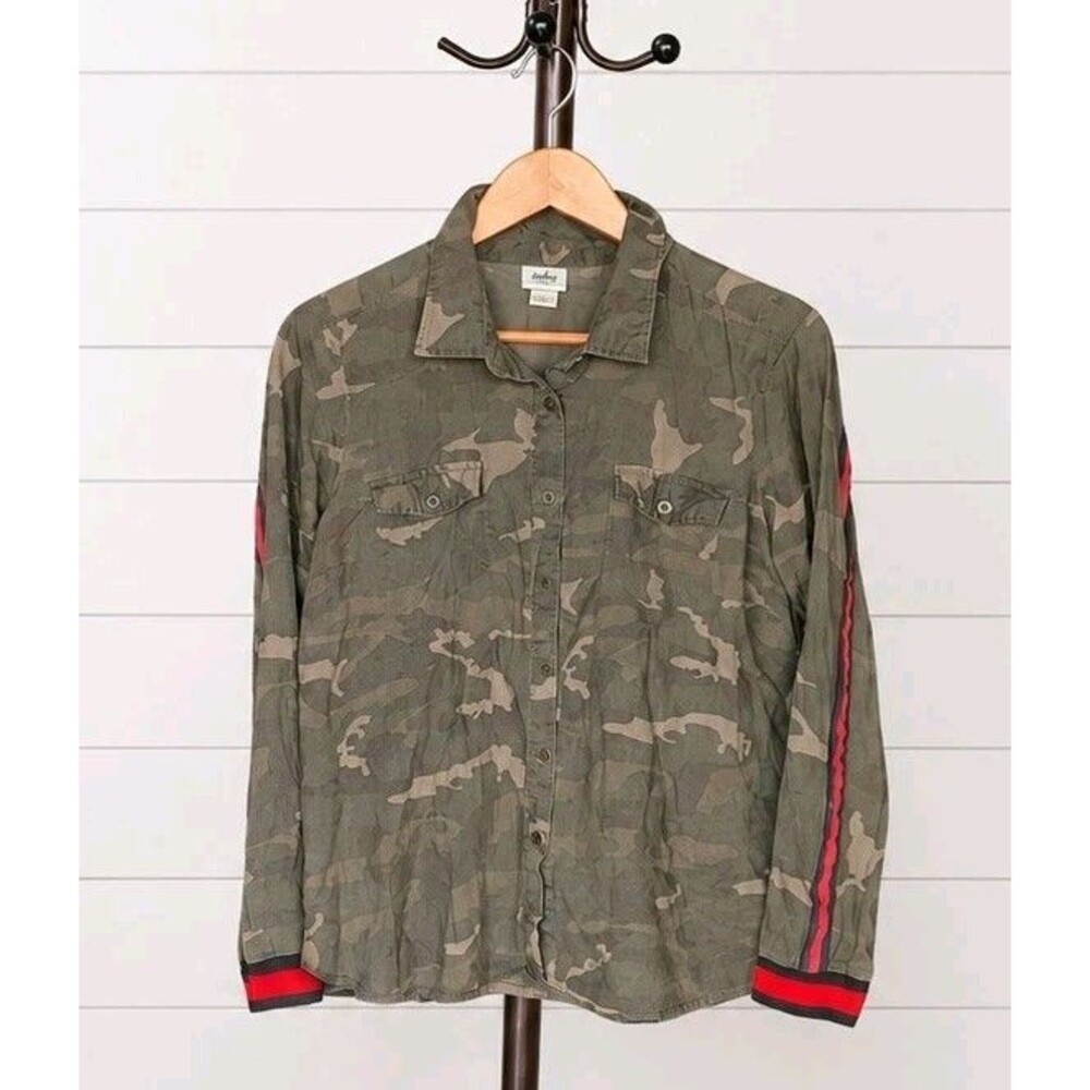 Daytrip Camo Button Down Long Sleeve Red Trim Down Sleeves L